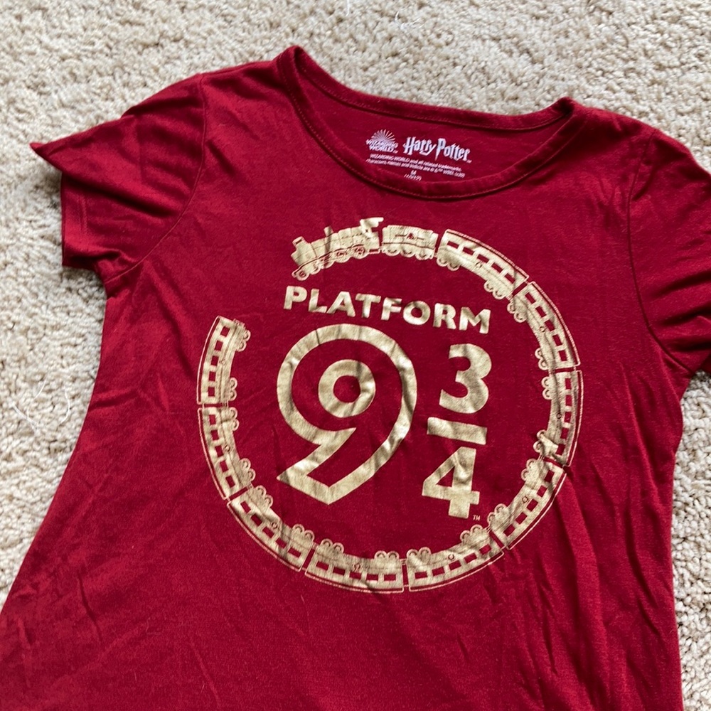 Harry Potter Platform 9 3/4 Youth Medium Red T Shirt